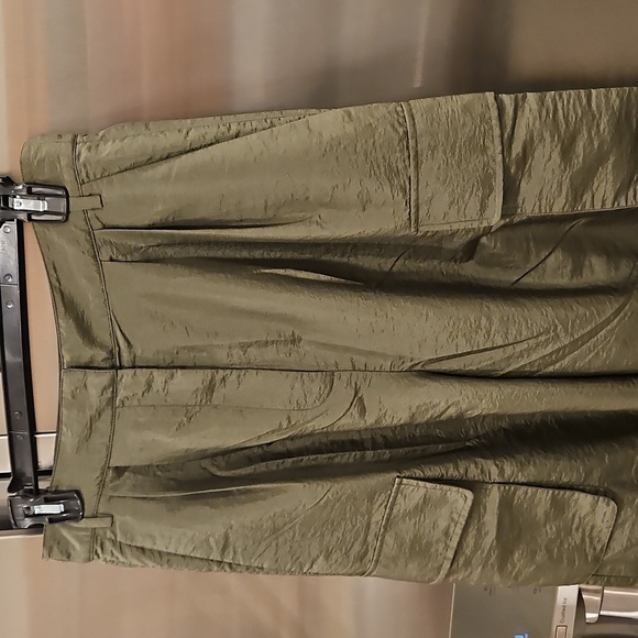 💕TIBI💕 Stella Crispy Nylon Pleated Cargo Pant ~ Army Green 2 NWT - Picture 9 of 15